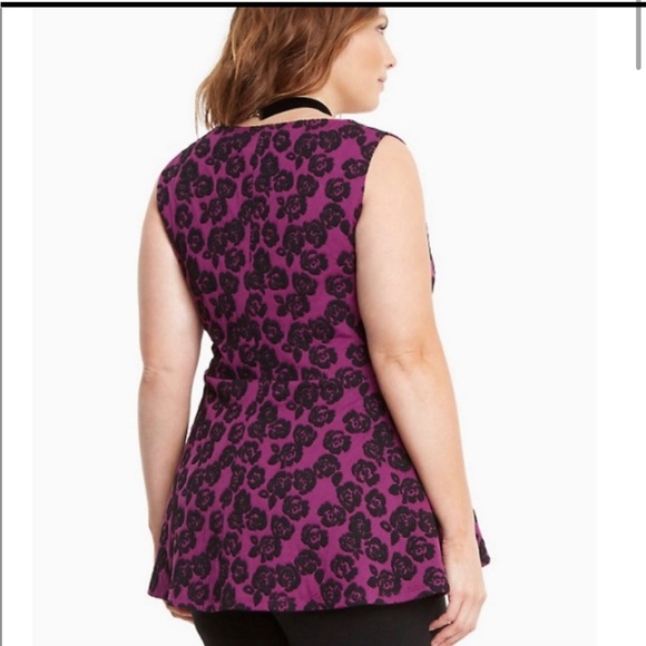 Torrid V-Neck Sleeveless Floral High Low Peplum Blouse Torrid Size 0, Purple EUC - Picture 3 of 15